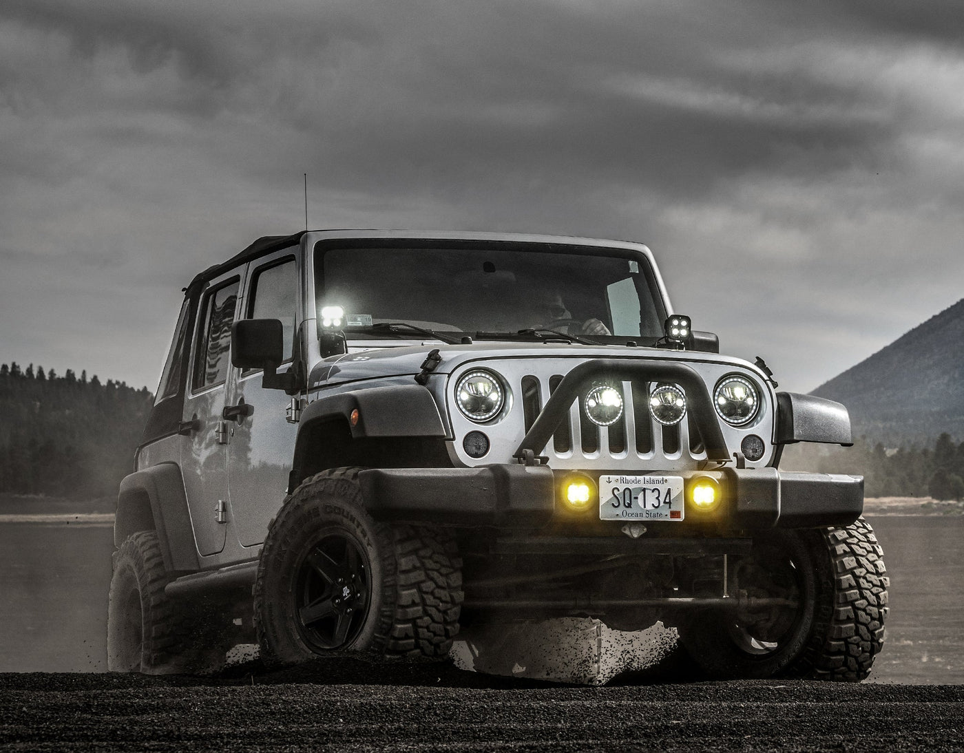 Jeep Wrangler JK with DENALI amber fog lights on a desert trail